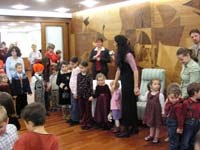 PICT0288_children_sing_Finn_hungarian_culture_club